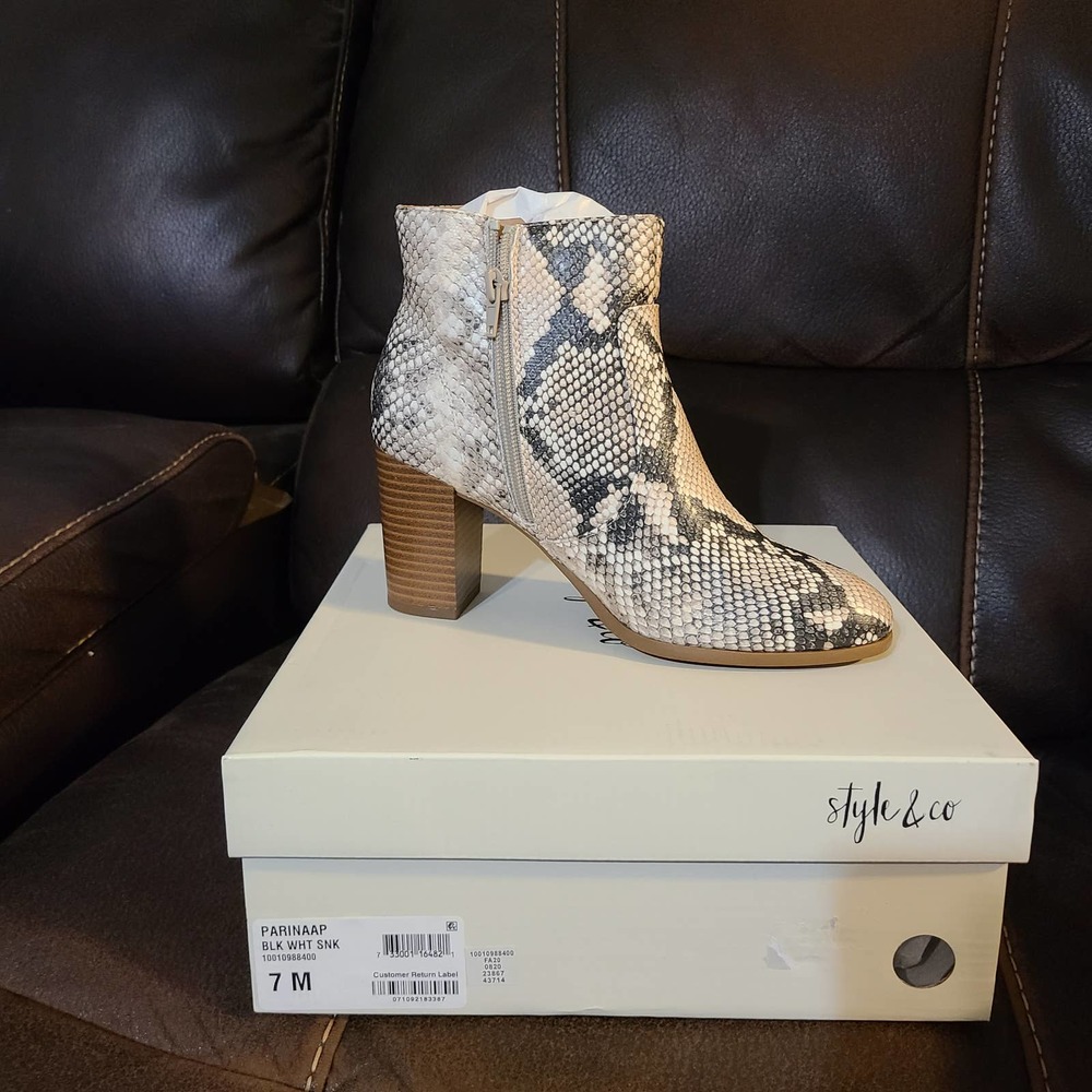 Style & Co. Womens Parinaa Faux Leather Snake Print Booties B/W 8 M